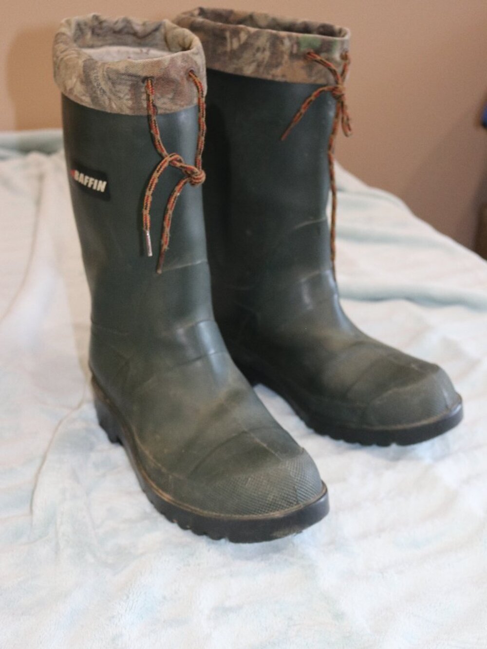 Women's Baffin hunting/outdoor boots. Size 8.